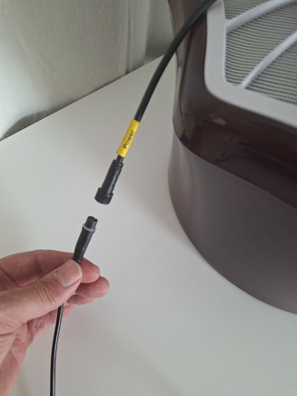 Figure 7 – Connecting the sensor power cable to the 12 VDC supply